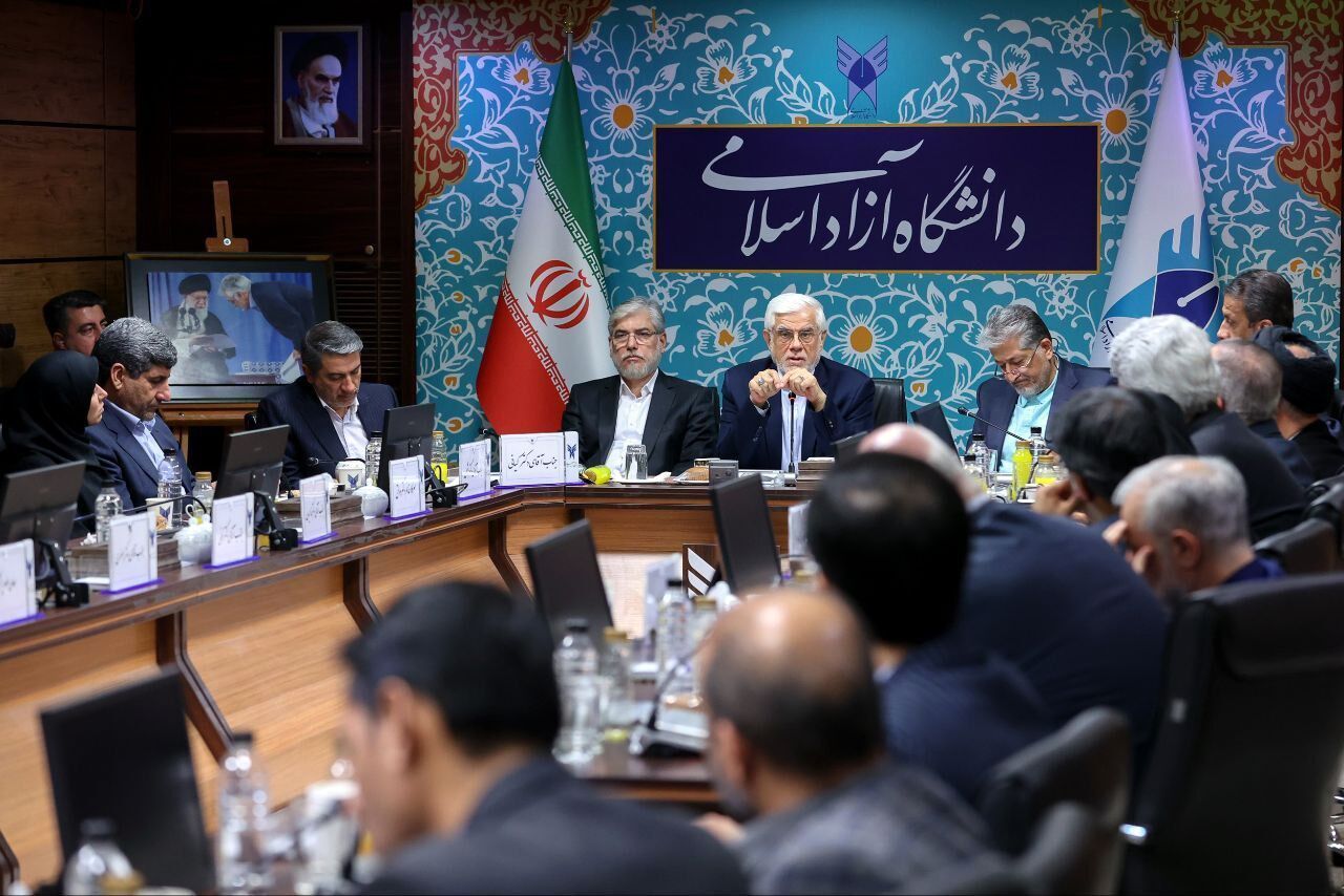 عارف: در مقاطعی شاهد بروز اختلافات سیاسی در دانشگاه آزاد بودیم / اکنون این اختلافات و دعواها دیگر وجود ندارد