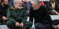 تصویری از دو فرمانده ارتش و سپاه در مراسم عزاداری حسینیه امام خمینی(ره)