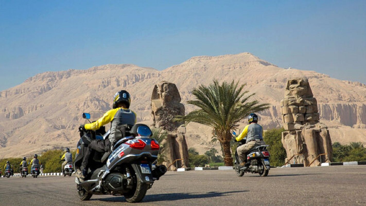 موتورسواری در شهر تاریخی الاقصر  