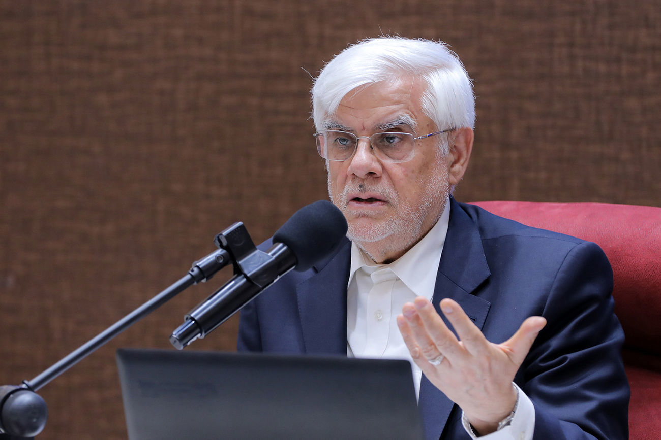 عارف: باید از انحصار تأمین و تولید کالاهای اساسی از بخش دولتی کاسته شود / تا امروز اجازه ندادیم فضای جنگی به جامعه منتقل شود