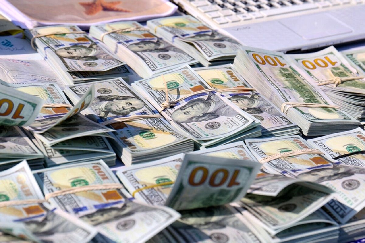 پیش بینی قیمت دلار در اولین روز خرداد 1402