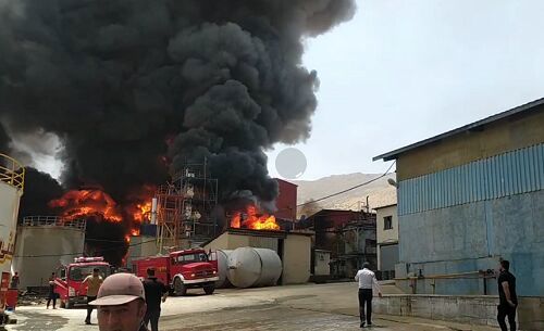 آتش‌سوزی گسترده در کارخانه «پتروپالایش گهر دورود»