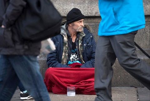 بحران بی خانمانی در انگلیس؛ هزاران انگلیسی در اتومبیل و چادر زندگی می‌کنند