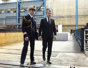 نقش مکرون در دکترین جدید هسته‌ای اروپا | سلاح هسته‌ای کافی نیست | بمب‌ افکن‌های فرانسوی کجا مستقر می‌شوند؟