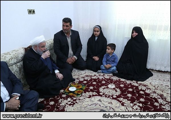 دیدار صمیمانه روحانی با کودکان زلزله زده/فیلم