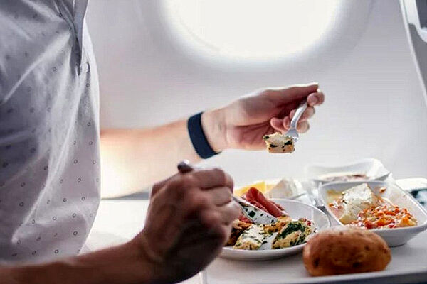 مواد غذایی که قبل از پرواز نباید خورد!