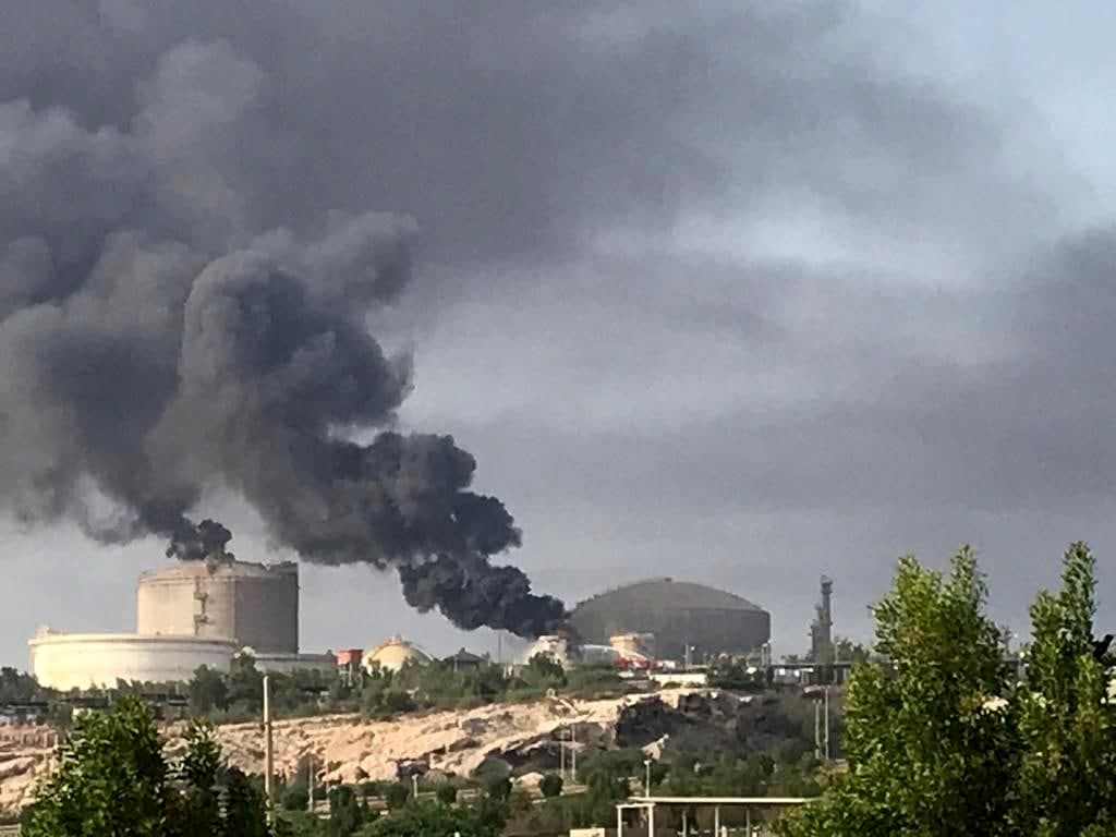 آتش‌سوزی گسترده در انبار نفت «لوهانسک»+ فیلم
