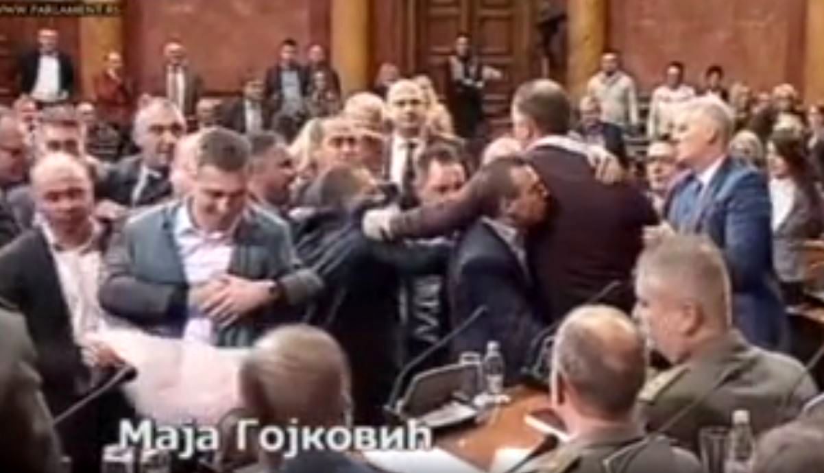 زدوخورد شدید در پارلمان صربستان +فیلم