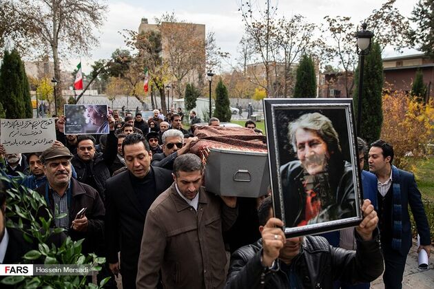 تصاویر هنرمندان در مراسم تشییع «تورج شعبانخانی»