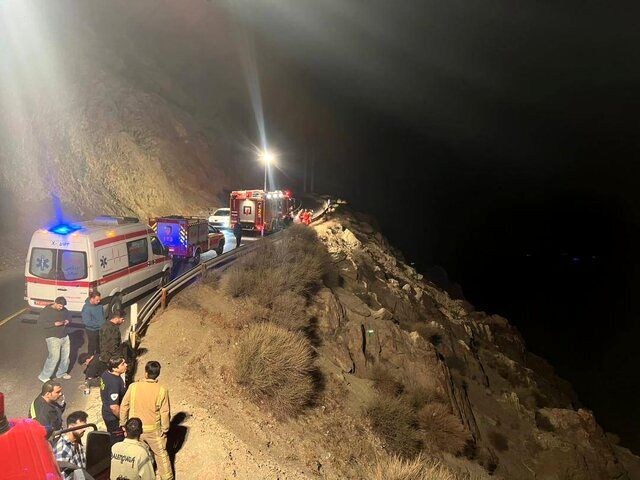 نجات معجزه آسای جوان 18 ساله از ته دره توسط آتش نشانان+جزئیات