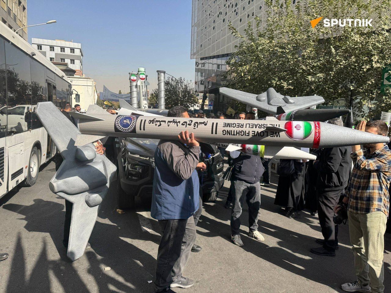 تصاویر رسانه روسی از نمایش موشک در خیابان های تهران