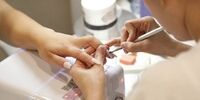 خطرات جانی کاشت ناخن برای مادران باردار