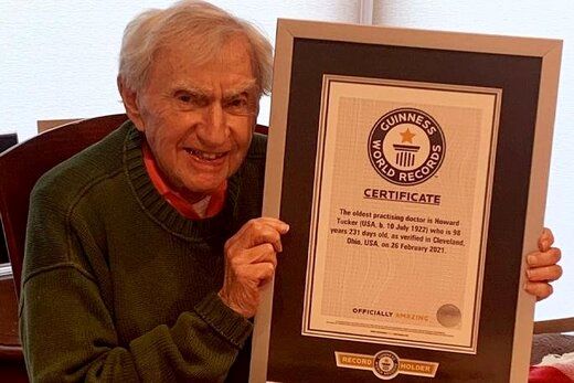 این پزشک 100 ساله قصد بازنشستگی ندارد+عکس