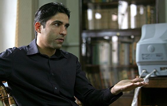 عکسی از حضور وحید هاشمیان در جمع تیم زنان پرسپولیس