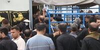 تصاویری از صف زائران ایرانی برای دریافت دینار در نجف اشرف