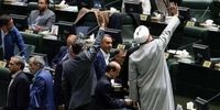 جمهوری اسلامی: چه کسی گفته نماینده مجلس همطراز وزیر است؟ | مگر حقوق نماینده چقدر است که میلیاردها تومان خرج تبلیغ می کند؟