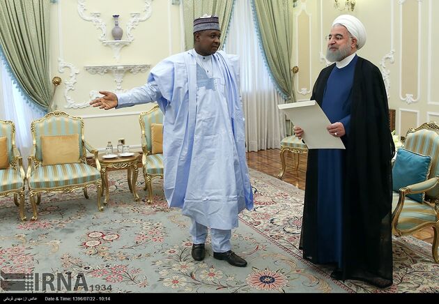 تقدیم استوارنامه سفرای جدید به روحانی