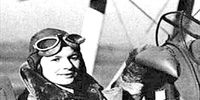 اولین خلبان زن ایران + عکس