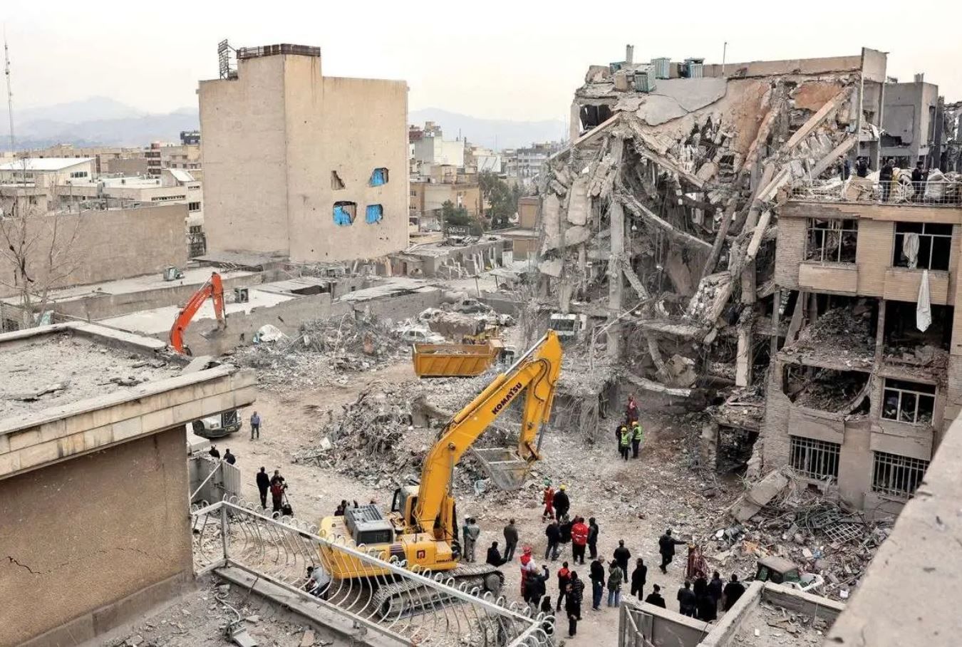 بازسازی مسکن جنگ‌زدگان بدون بودجه دولتی؟ | تکاپوی دولت برای ارائه راهکارهای جایگزین | وام ودیعه، مُسکنی کوتاه‌مدت برای بحرانی عمیق 