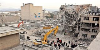 بازسازی مسکن جنگ‌زدگان بدون بودجه دولتی؟ | تکاپوی دولت برای ارائه راهکارهای جایگزین | وام ودیعه، مُسکنی کوتاه‌مدت برای بحرانی عمیق 