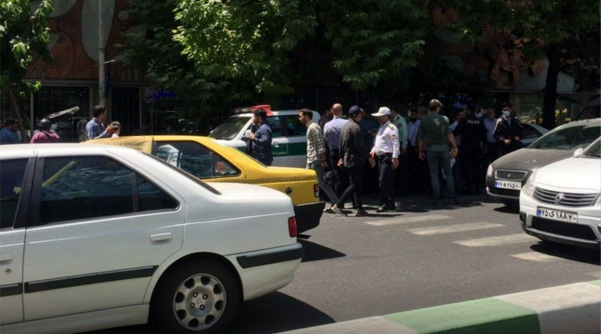 اولین تصاویر از حمله مسلحانه به ۲ مامور ناجا در خیابان طالقانی تهران