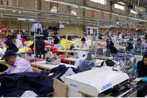 از بنگلادش تا بازار تهران؛ لباس استوک با یک دلار می‌آید، تولیدکننده ایرانی با دست بسته می‌جنگد | امامی: صنعت نساجی در خطر است