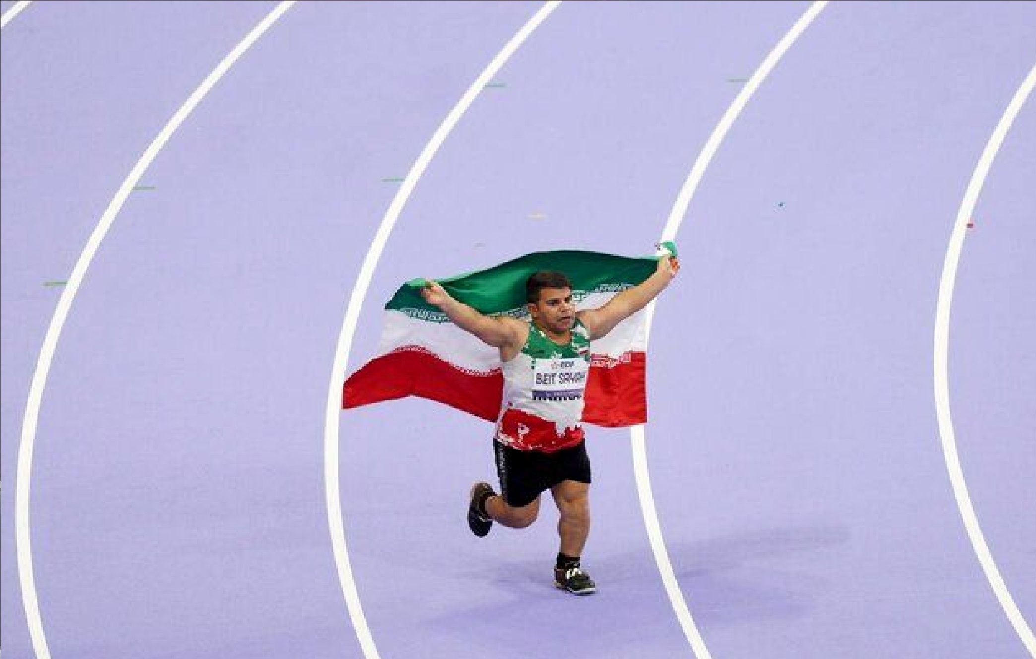 صادق بیتسیاح صاحب گردنآویز طلا شد