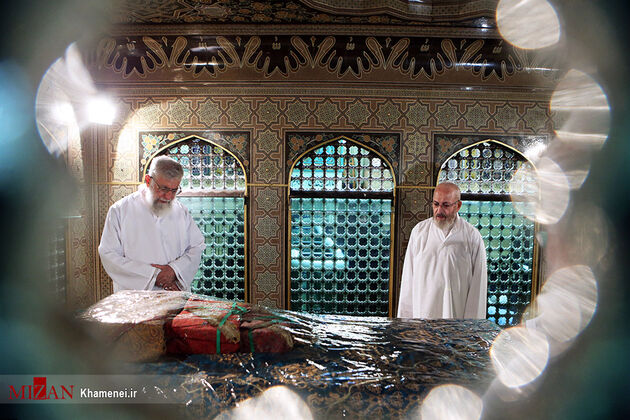 غبارروبی مضجع مطهر حضرت امام رضا (علیه‌السلام) با حضور رهبر معظم انقلاب