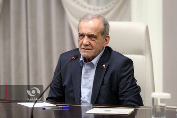 راهکار روزنامه نزدیک به قالیباف به پزشکیان/ گره مذاکراتی و تفاهم با این شکل از بیان مشکلات، باز نمی‌شود که کورتر می‌شود