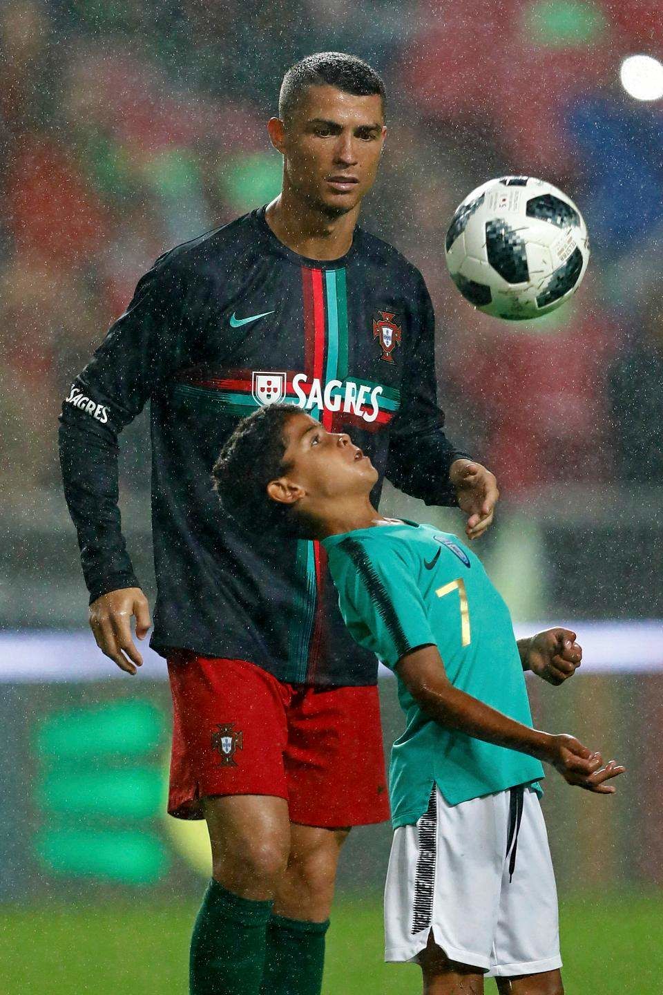 تبریک رونالدو به پسرش برای یک موفقیت فوتبالی +عکس