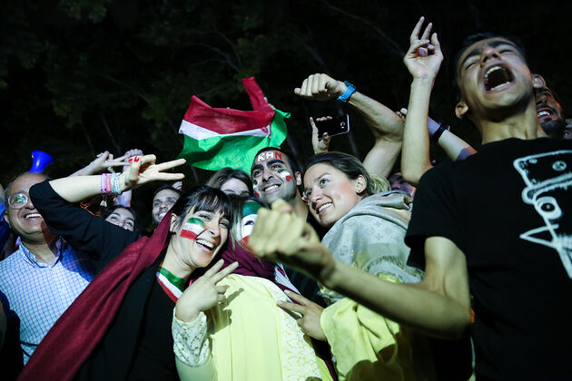 پارک‌وی، عکس فروغ علایی