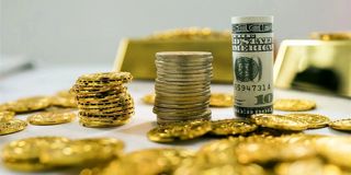 نوسان نرخ دلار در آخرین روز هفته/ طلا به نقطه تصمیم رسید/ مسیر قیمت سکه کجاست؟