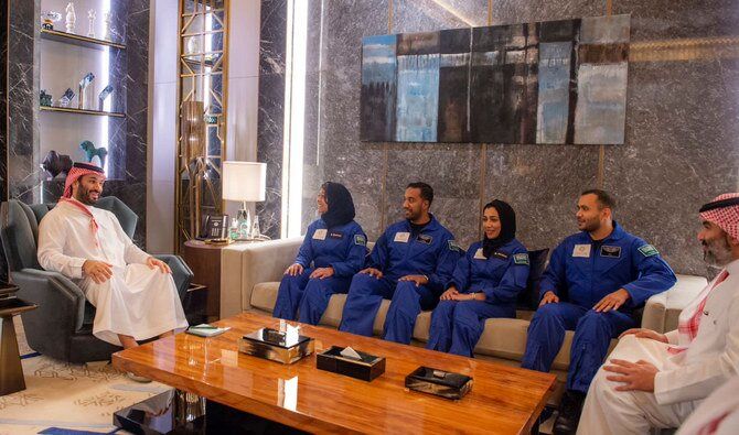 دیدار فضانوردان عربستانی با بن سلمان قبل از اعزام به ایستگاه فضایی+تصاویر