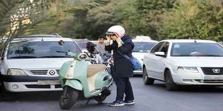 پیچ تند موتورسواری زنان | مشتری زنانه موتورها بیشتر شد | یک راهکار اقتصادی برای دور زدن هزینه رفت‌وآمد 