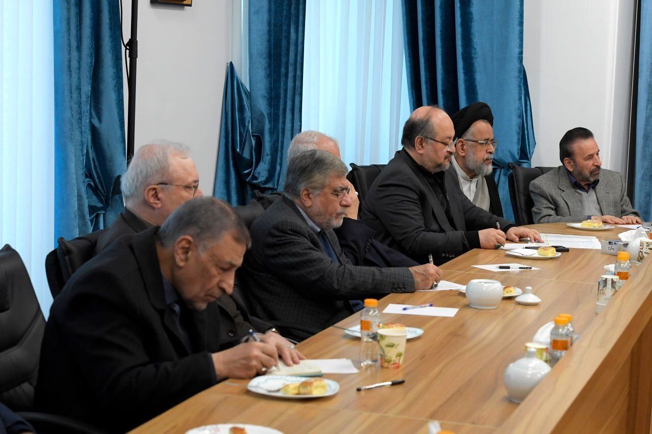 تصاویر دیدار روحانی با وزرای دولت یازدهم و دوازدهم؛ از سخنرانی ظریف تا نت برداری شریعتمداری و جنتی + عکس