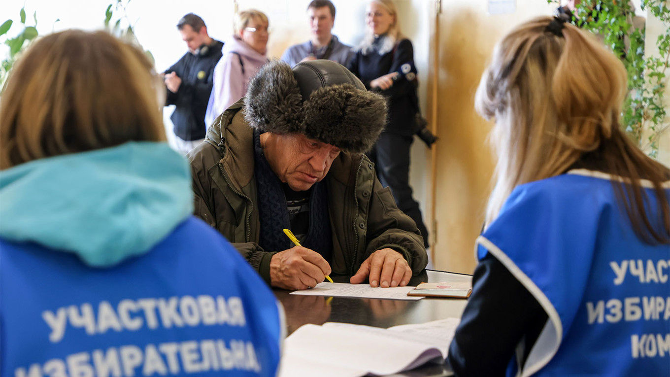 مشارکت 35 درصدی شهروندان روسیه در روز اول انتخابات/ پنج میلیون رای آنلاین ثبت شد