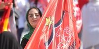 عکسی از نمازخواندن تماشاگر زن بازی پرسپولیس و نفت آبادان
  
