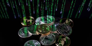 تاخت و تاز تتر تا ۲۲۷ هزار تومان | بیت‌کوین در دوراهی صعود و سقوط |  ارزش بازار کریپتو به ۲.۶۹ تریلیون دلار رسید