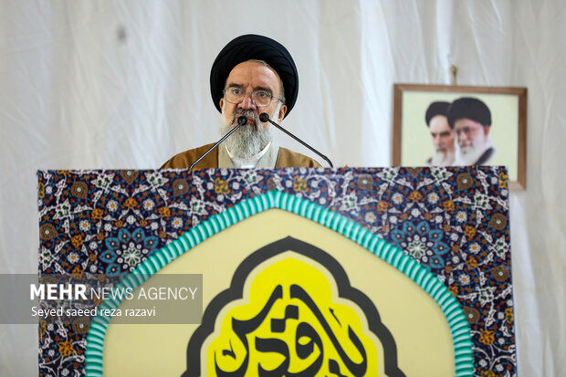 تشکر خطیب جمعه تهران  از تیم مذاکره کننده ایرانی/ تا دیدند که آمریکا زیاده‌خواهی می‌کند، میز مذاکره را ترک کردند/  ترامپ مجسمه دروغگویی است