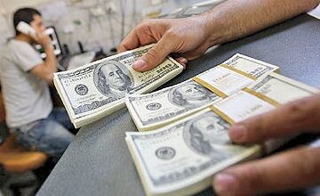 روند تغییرات ساعتی قیمت دلار در روز دوشنبه 17 مهر + جدول