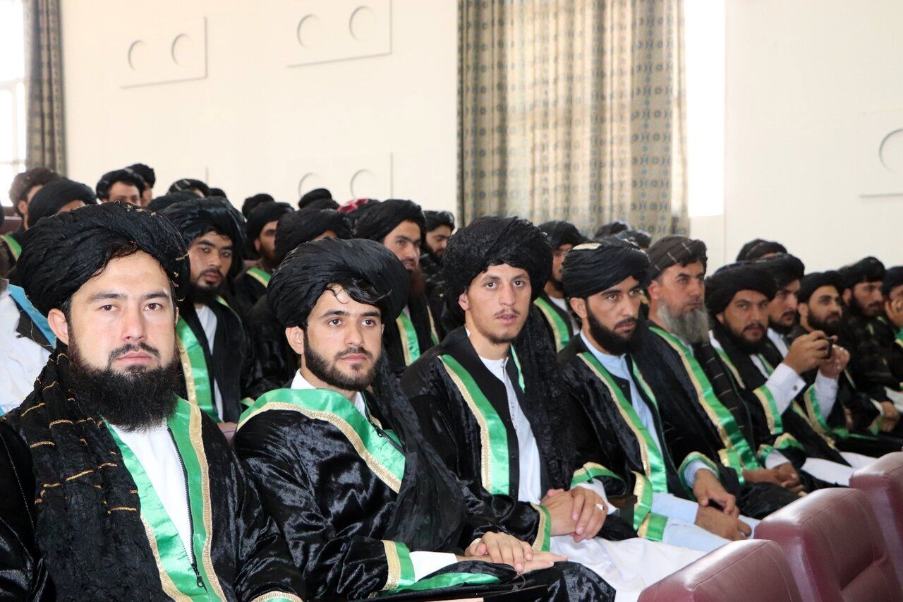 استایل عجیب فارغ التحصیلان طالبان در یک جشن+تصاویر