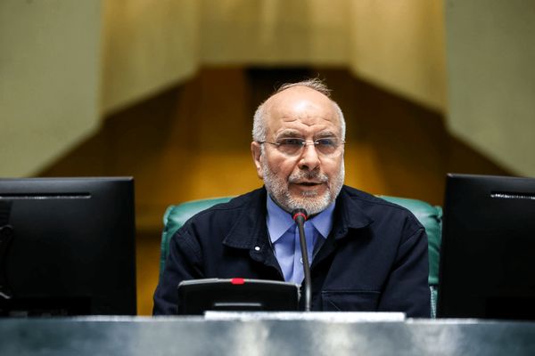 قالیباف: در تاریک‌ترین لحظات که همه عقب می‌نشستند، شهید سلیمانی جلو می‌رفت / اگر می‌خواهیم روش او را ادامه دهیم باید امر ملی را بر منافع جناحی و شخصی مقدم بداریم