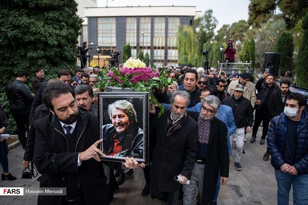 تصاویر هنرمندان در مراسم تشییع «تورج شعبانخانی»