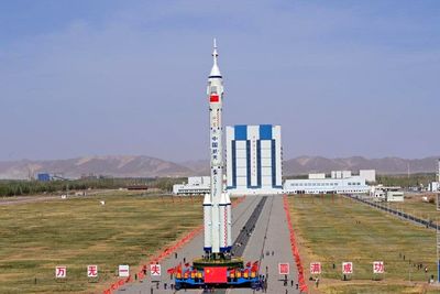 فضاپیمای چینی راهی ماه خواهد شد + عکس 2
