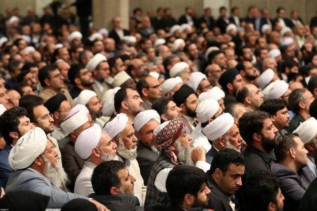 تصاویر دیدار مسئولان نظام، مهمانان کنفرانس وحدت و سفرای کشورهای اسلامی با رهبری