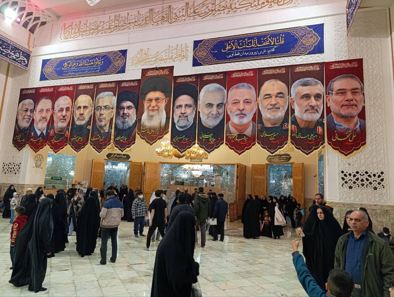 تصویر متفاوتی از حرم حضرت معصومه(س)/ عکس رئیسی در بین شهدای مقاومت و فرماندهان شهید نظامی