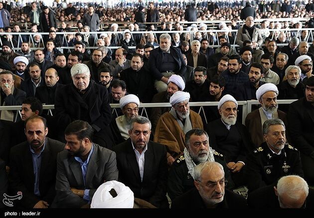 اقامه نماز بر پیکر آیت الله هاشمی رفسنجانی توسط مقام معظم رهبری