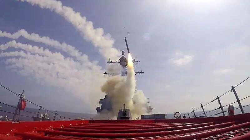 چند روایت از روز تلخ مدرسه میناب/«بوی خون جمعی را شنیده‌اید؟»/امید داشتم آریا را با گردوخاک روی صورتش پیدا کنم/خانواده‌ها به امدادگران التماس می‌کردند