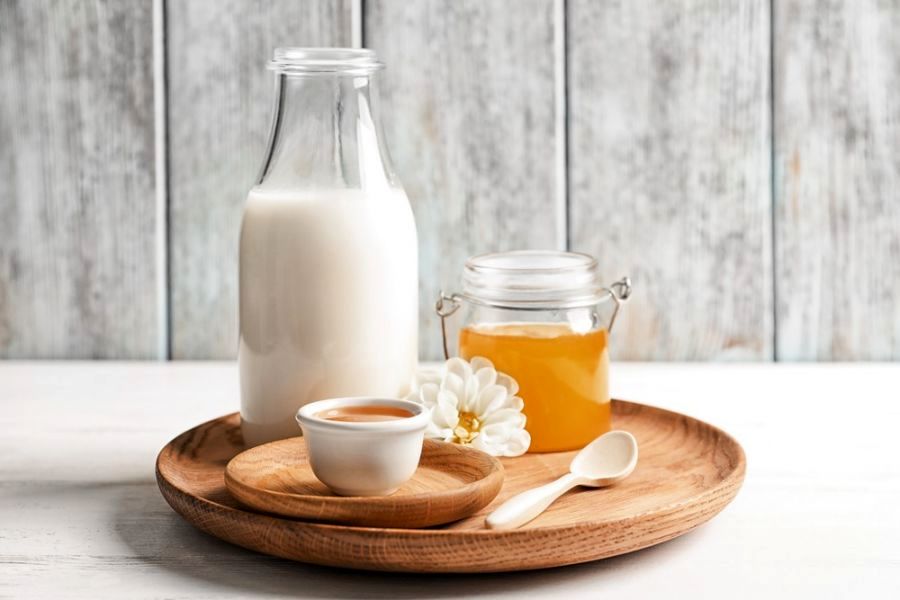 10 خاصیت مصرف شیر و عسل که آز آن بی خبرید
