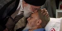 عیادت رهبر معظم انقلاب از آیت الله حسن زاده آملی در سال ۹۱+عکس